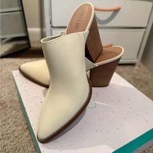 Abound Cream and Brown Textured Heels with Pointed Toe